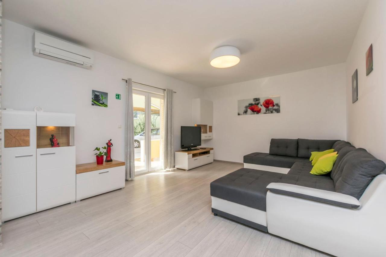 Apartment Dora Duće Oda fotoğraf
